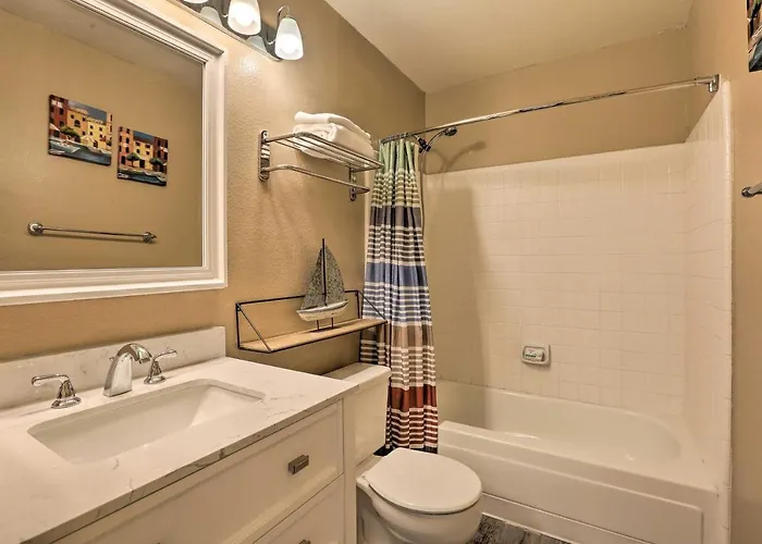 Dog-friendly W/ Patio & Hot Tub Holiday home Tucson