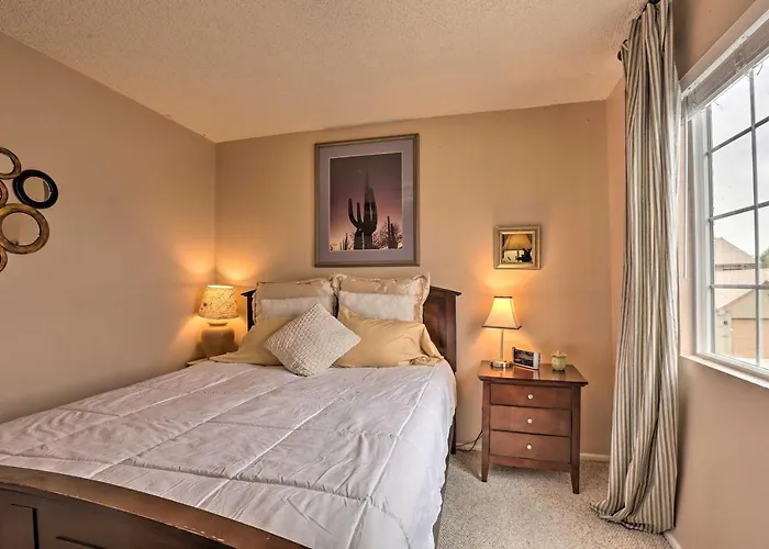 Dog-friendly W/ Patio & Hot Tub Holiday home Tucson