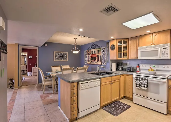 Dog-friendly W/ Patio & Hot Tub Holiday home *