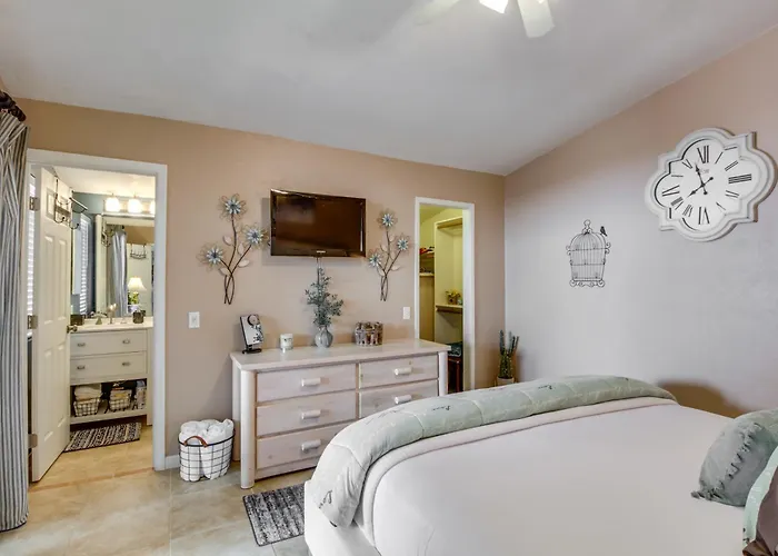 Holiday home Dog-friendly W/ Patio & Hot Tub