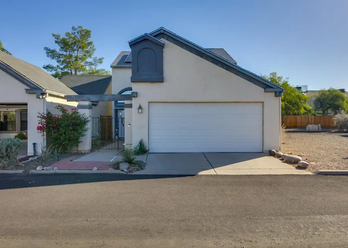 Dog-friendly W/ Patio & Hot Tub Holiday home