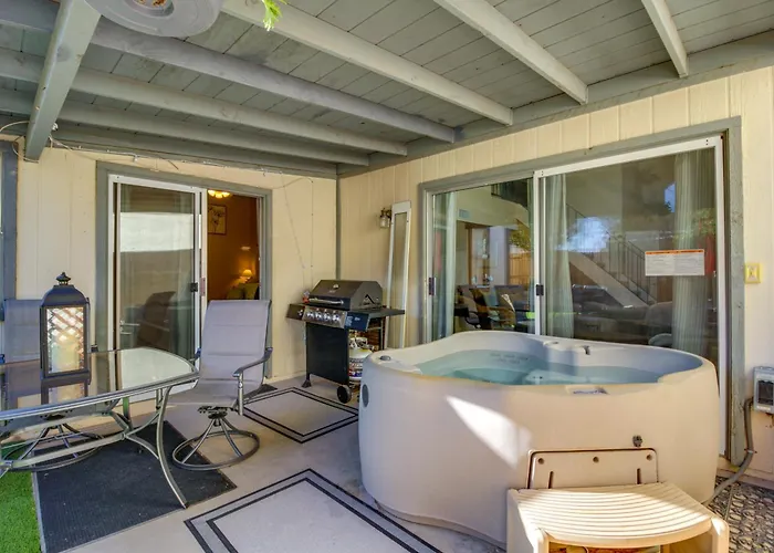 Dog-friendly W/ Patio & Hot Tub Holiday home *