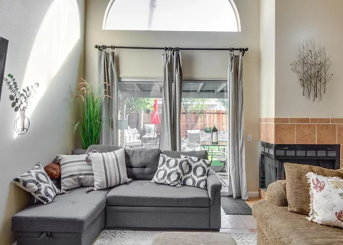 Dog-friendly W/ Patio & Hot Tub Tucson