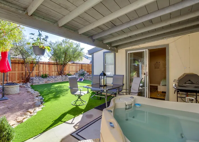 Dog-friendly W/ Patio & Hot Tub Holiday home